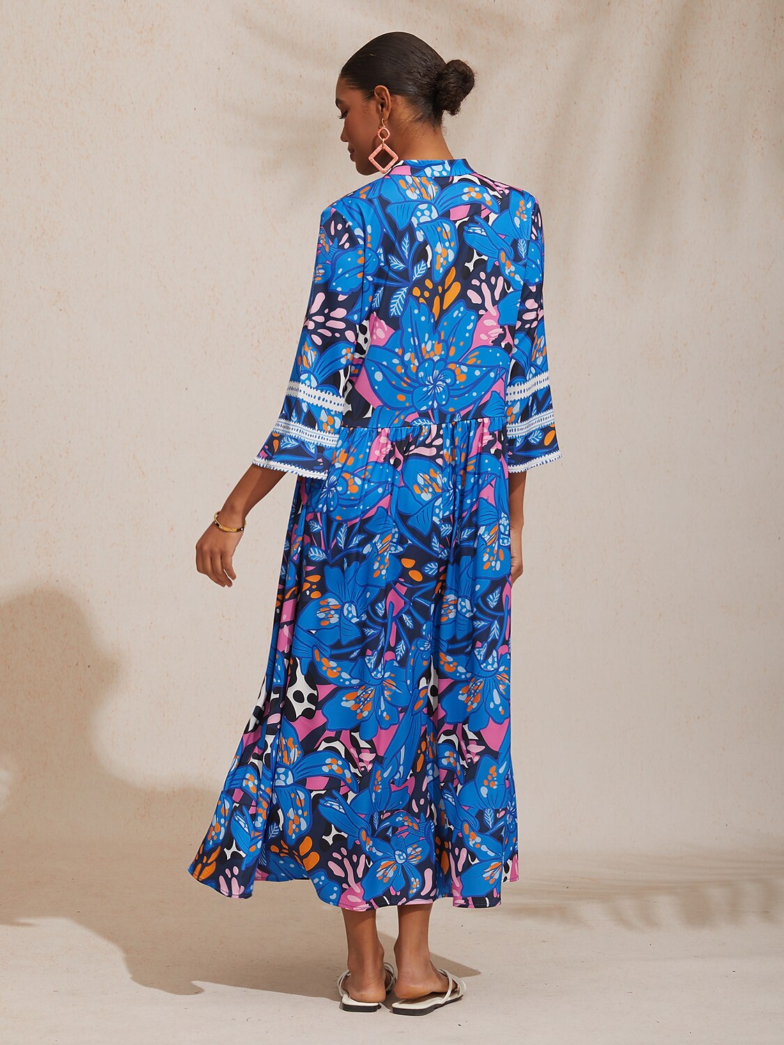 Satin Maxikleid mit Stehkragen und Blumenmuster