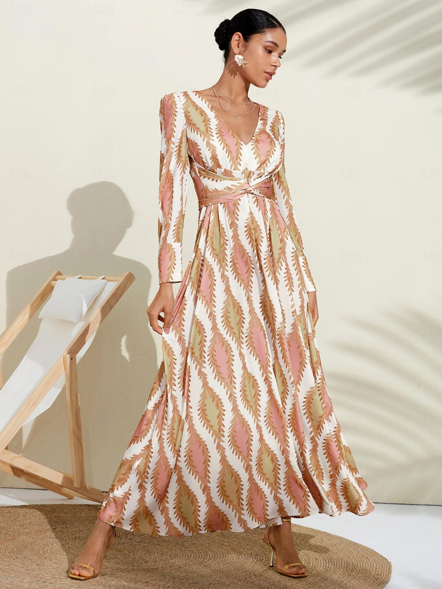 Elegante Vestido Maxi con Estampado Floral de Satén