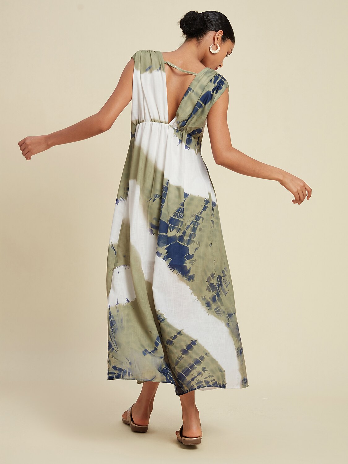Leinenähnliches ärmelloses Maxikleid im Batik-Urlaubsstil