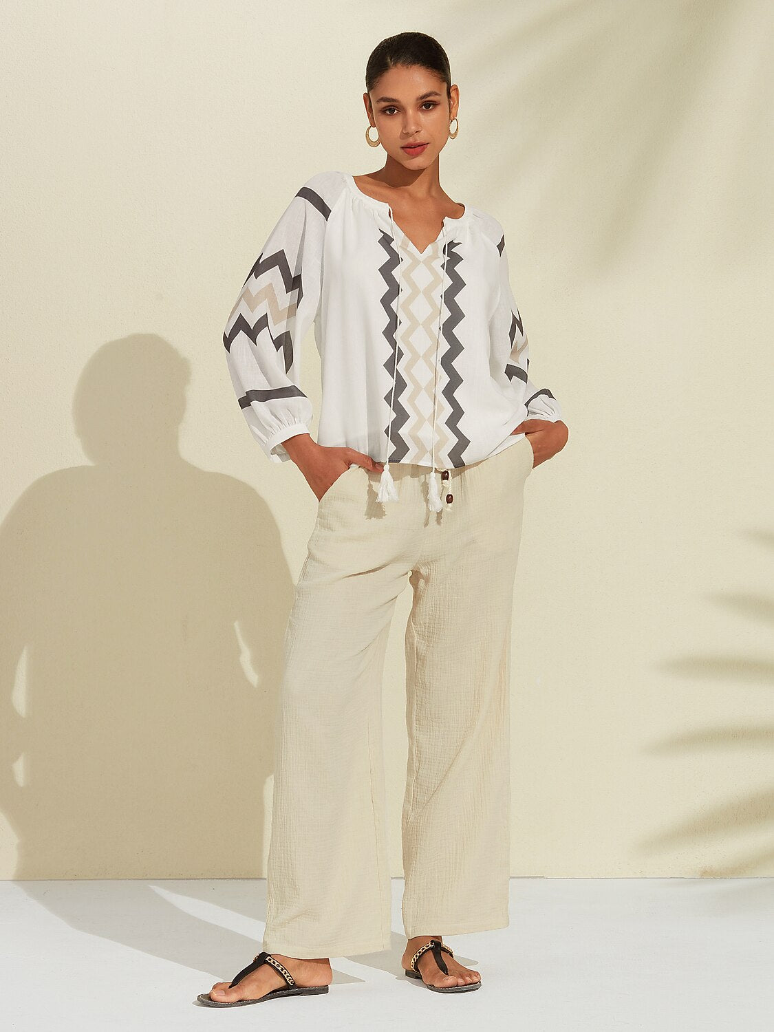 Geometric Linen-Like Puff Sleeve V Neck Top