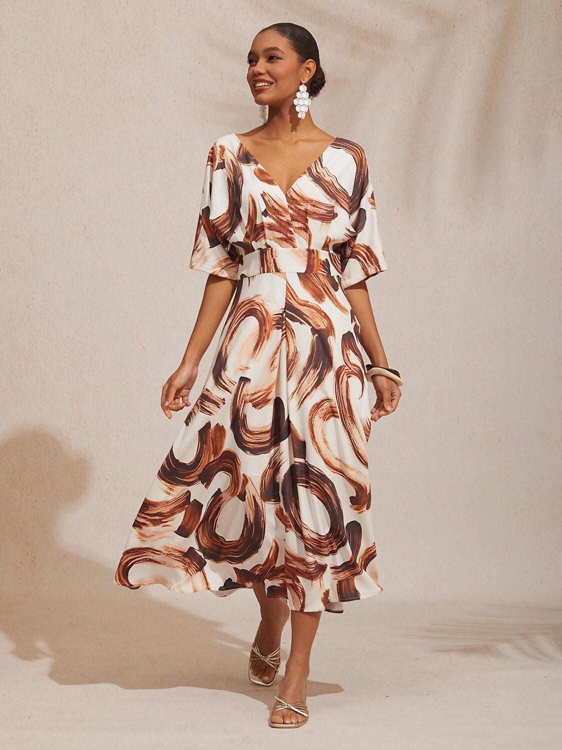 Vestido Maxi Satinado con Estampado Floral Artístico y Bolsillos