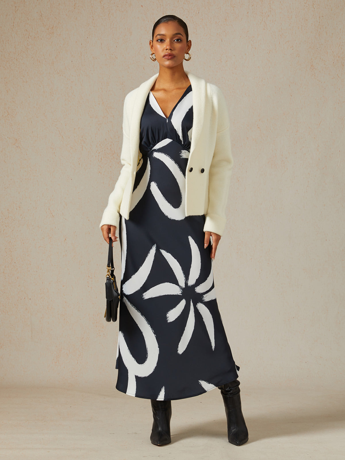 Robe maxi en satin à motif floral abstrait