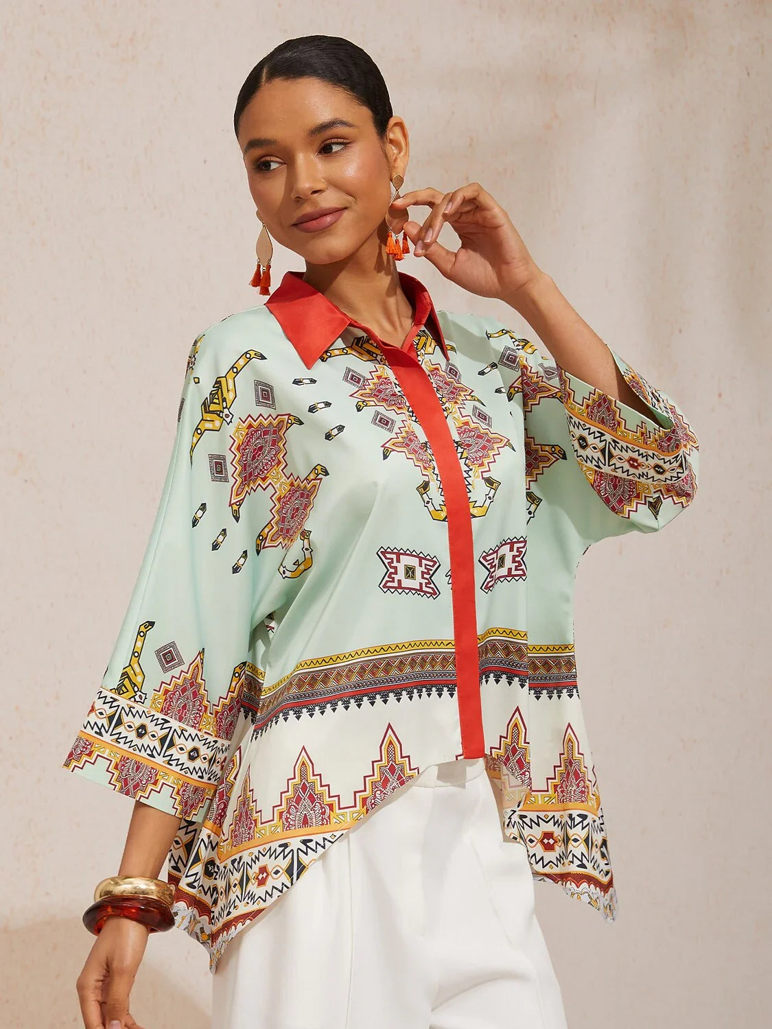 Chemise ethnique Totem en satin soyeux à manches dolman