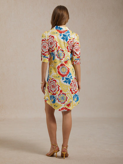 Robe d'été courte en satin imprimé floral jaune