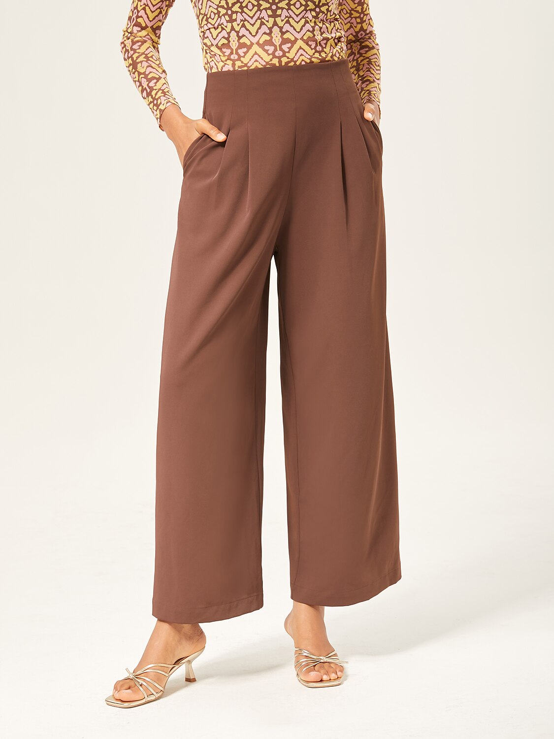 Mochabraune schmal geschnittene Hose mit geradem Bein