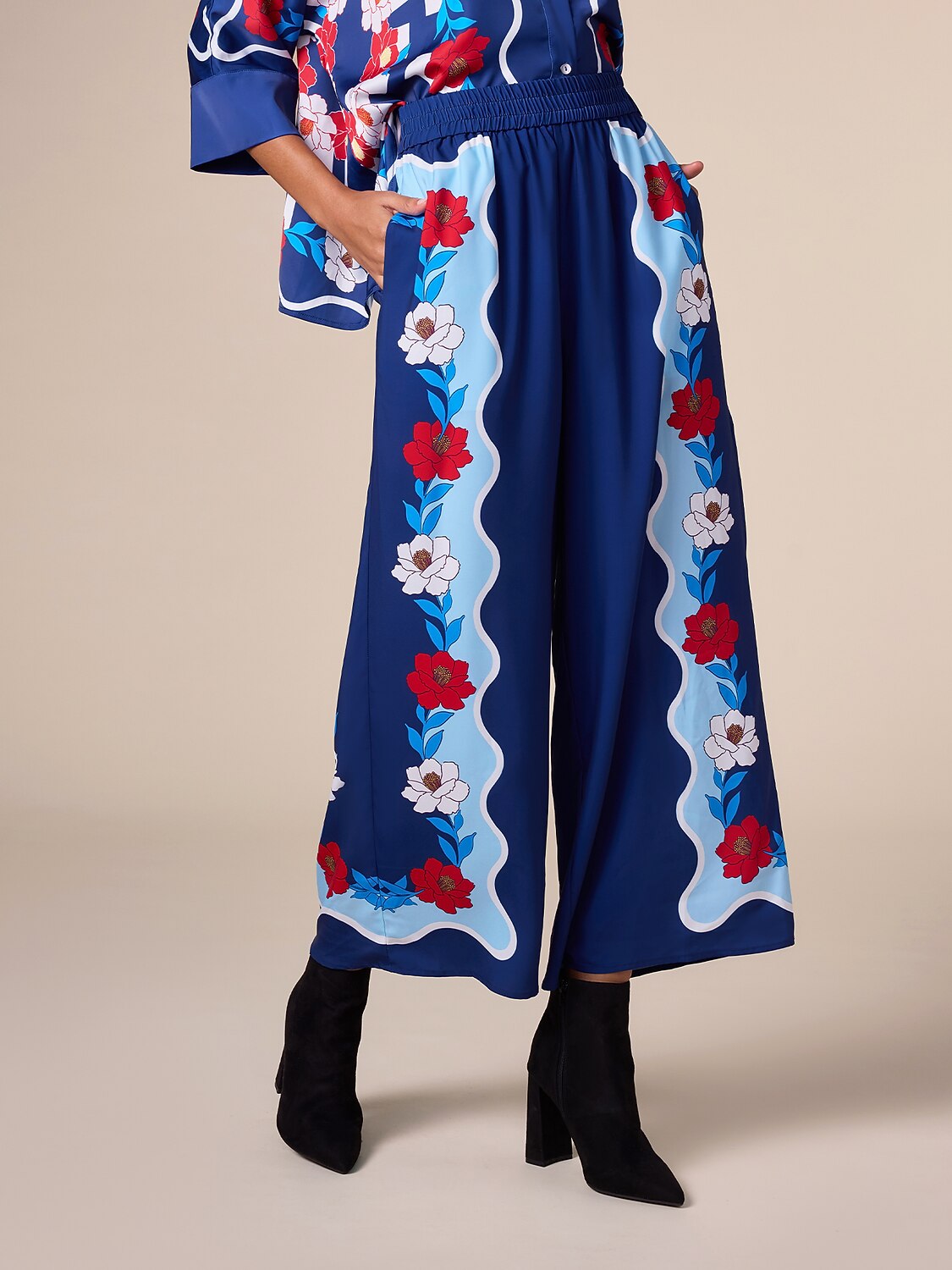 Retro Printing Satin Loose Wide Leg