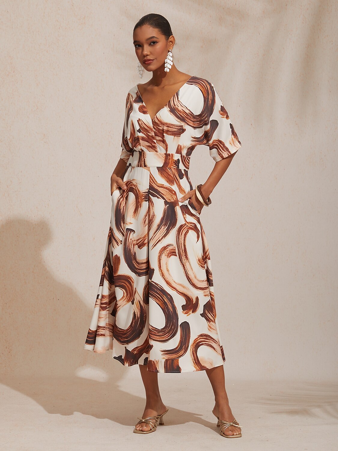 Abstrakte Kunst Seidenweiches Satin-Maxikleid für den Urlaub
