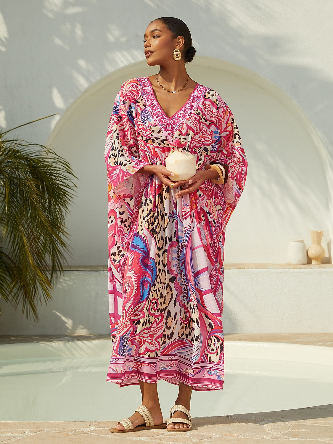 Blush&Beast Fließender Chiffon Kaftan mit rosa Paisley-Muster