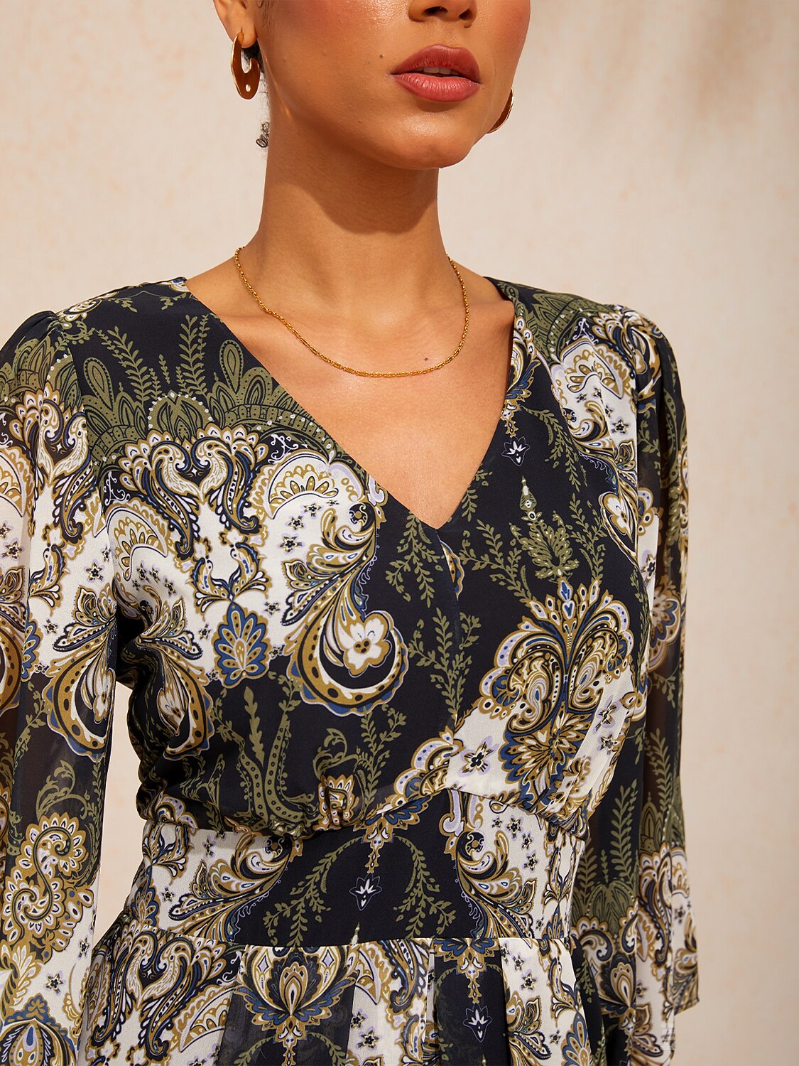 Robe maxi en chiffon à imprimé floral et manches évasées