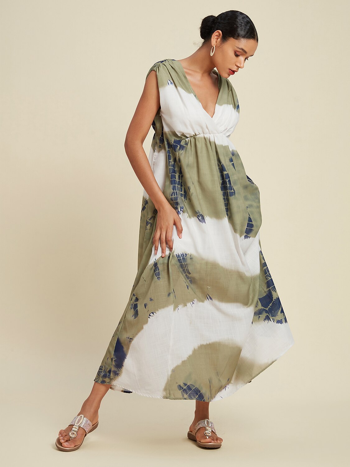 Leinenähnliches ärmelloses Maxikleid im Batik-Urlaubsstil