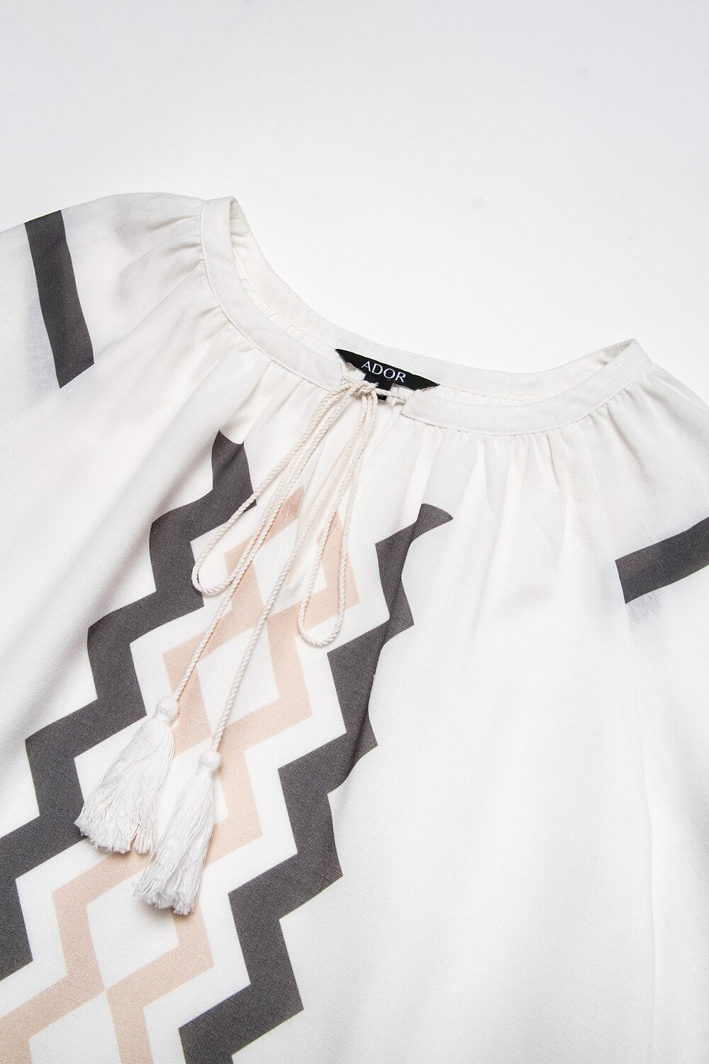 Linen-Like Geometric Puff Sleeve V Neck Top