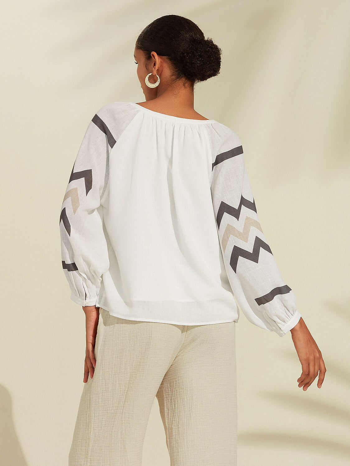 Linen-Like Geometric Puff Sleeve V Neck Top