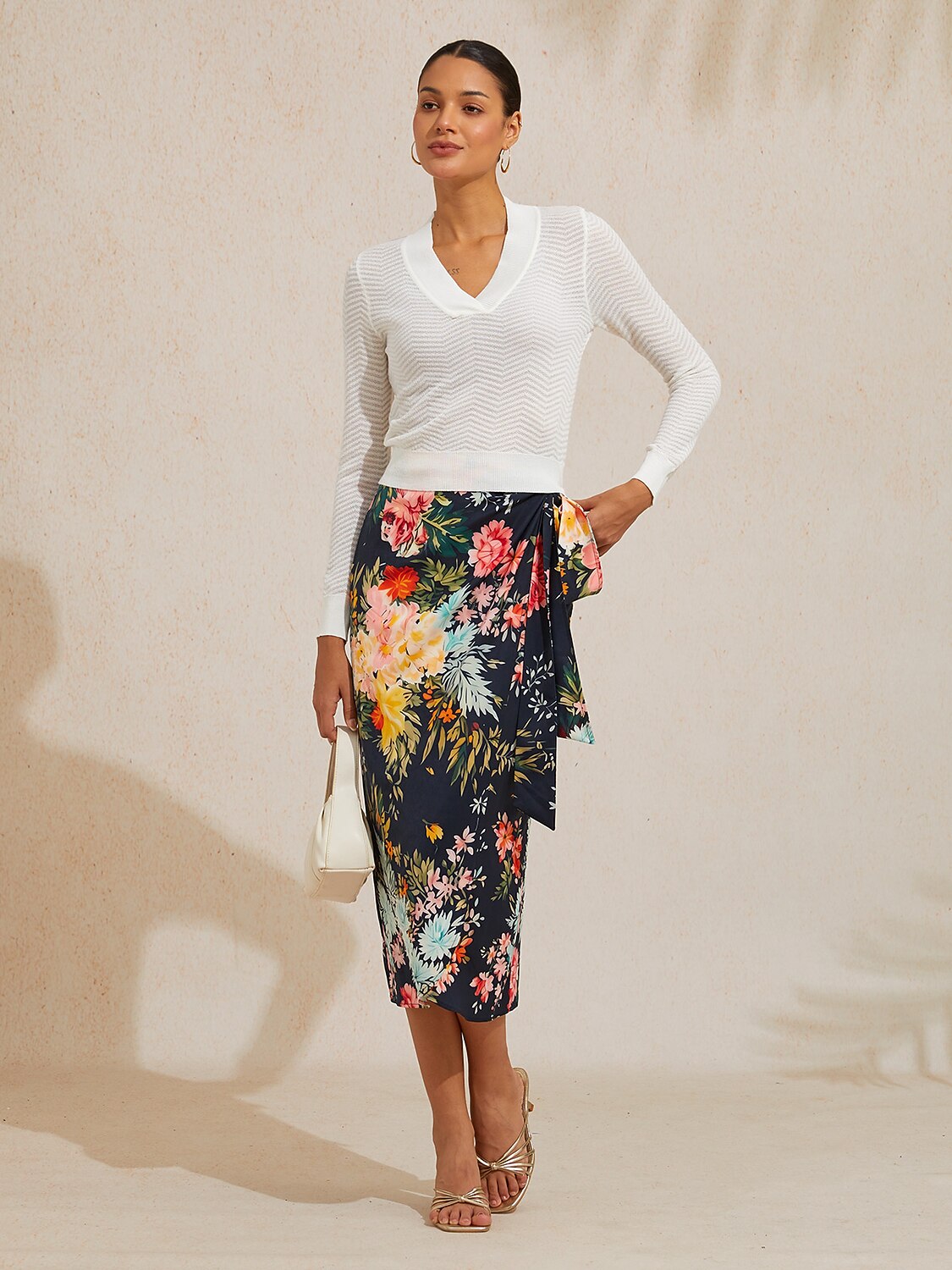 Wavy Detail Thin V-Neck Sweater