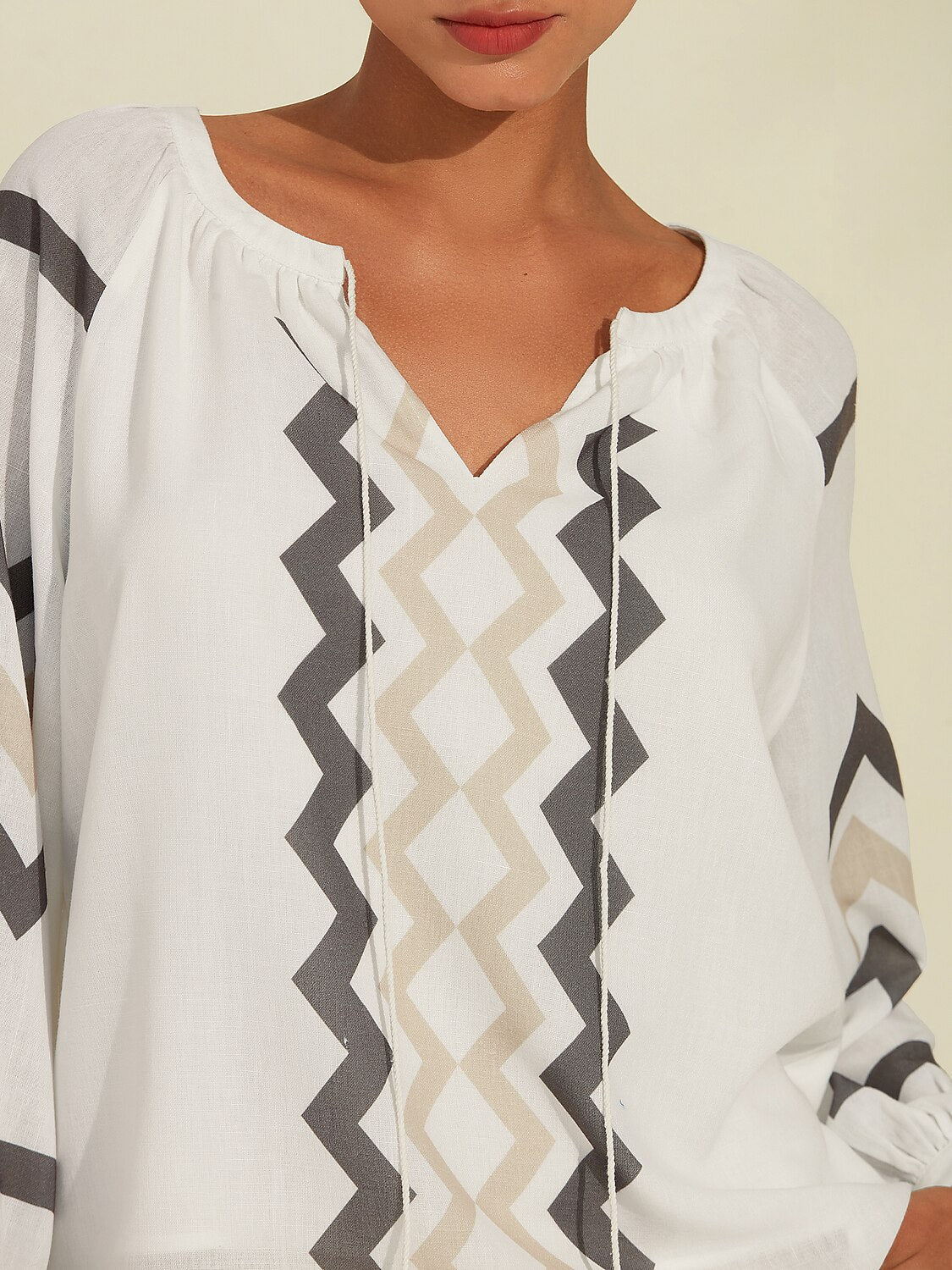 Linen-Like Geometric Puff Sleeve V Neck Top