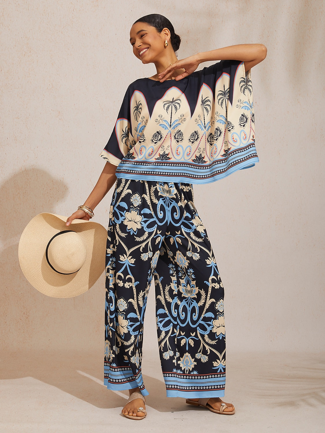 Boho-Paisley-Oberteil aus seidigem Satin mit Dolman-Ärmeln