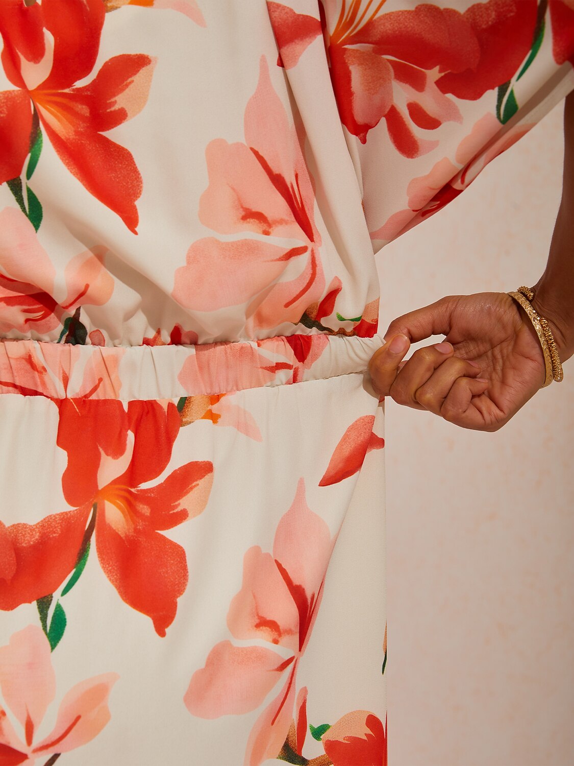 Fließendes Chiffon-Maxikleid „Spring Blooms“ mit Taillenschnürung