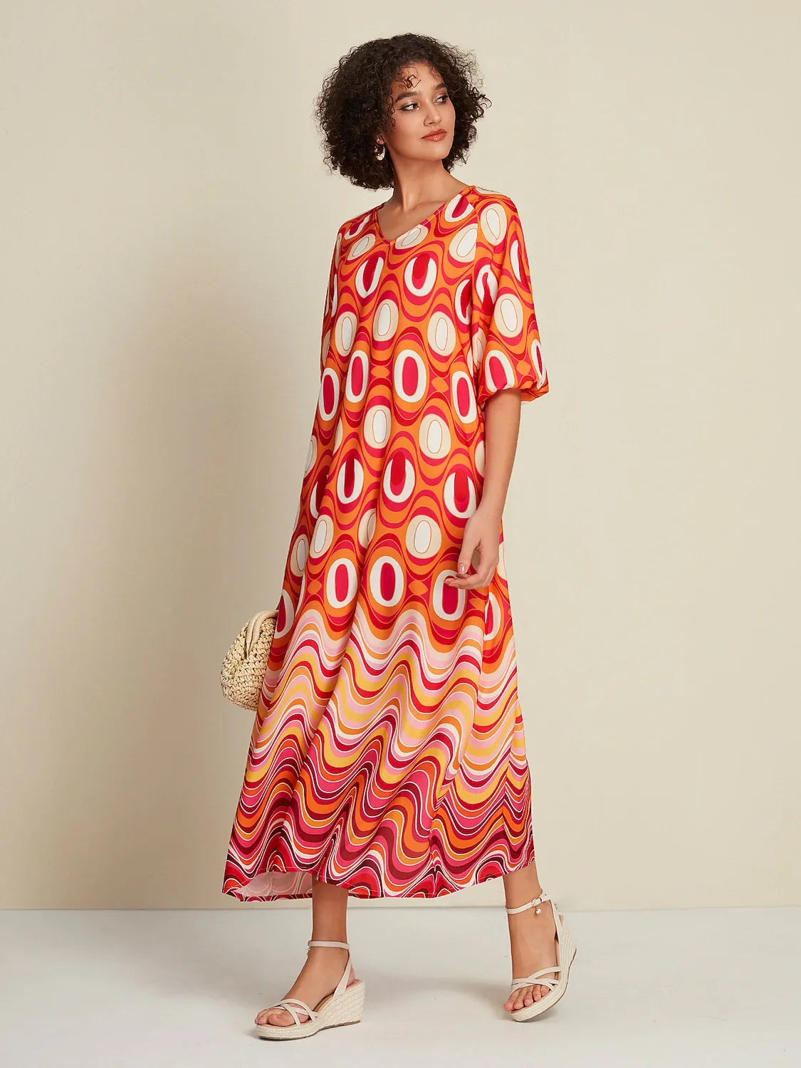 Boho-Style Satin Maxikleid mit Linien und Wellen