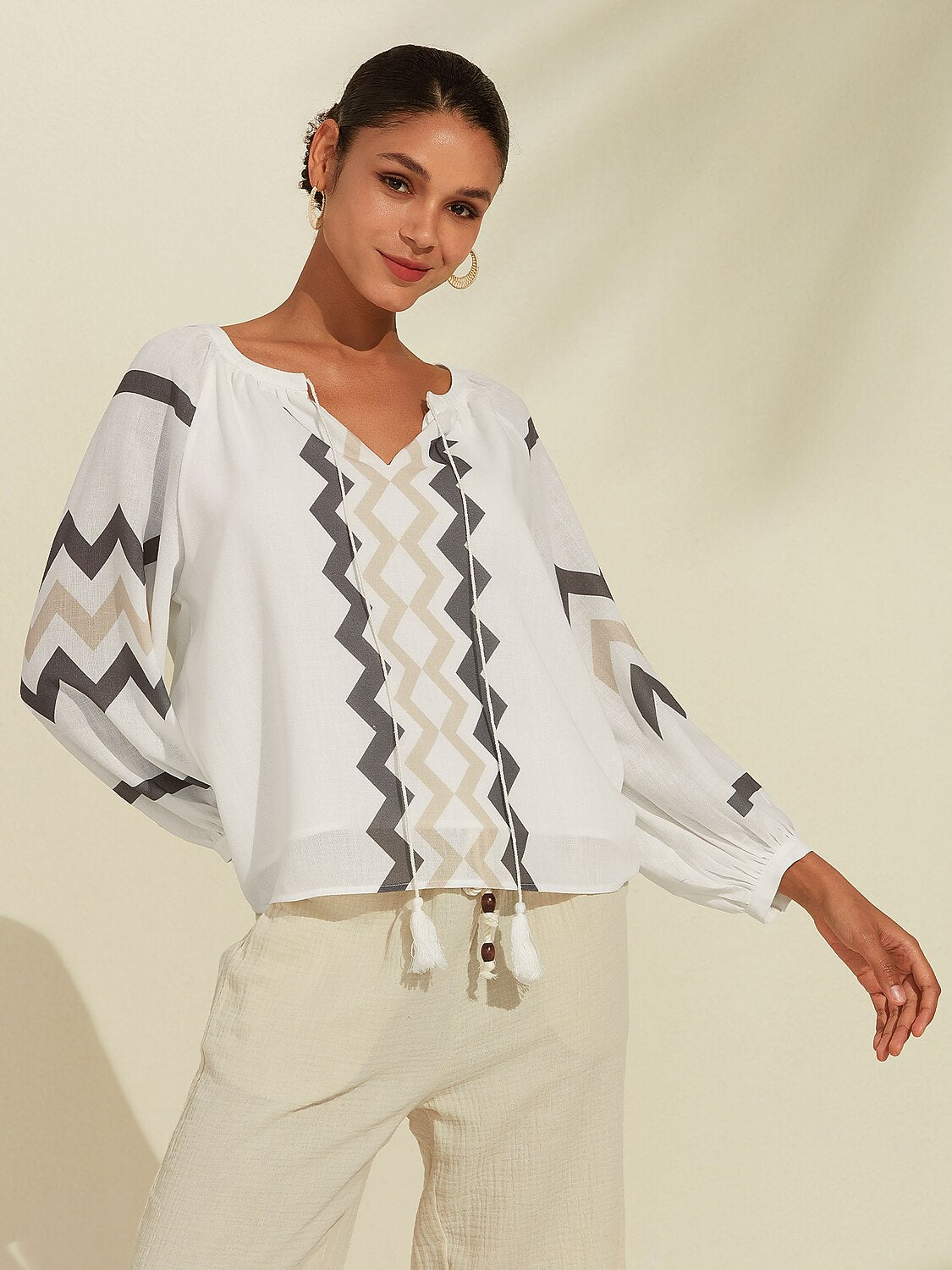 Geometric  Linen-Like Puff Sleeve V Neck Top
