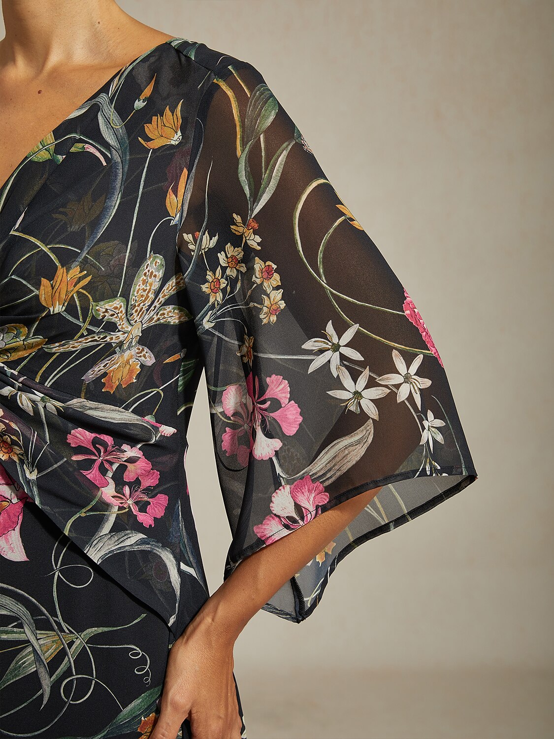 Jungle-Schmetterling Fließendes Chiffon-Maxikleid