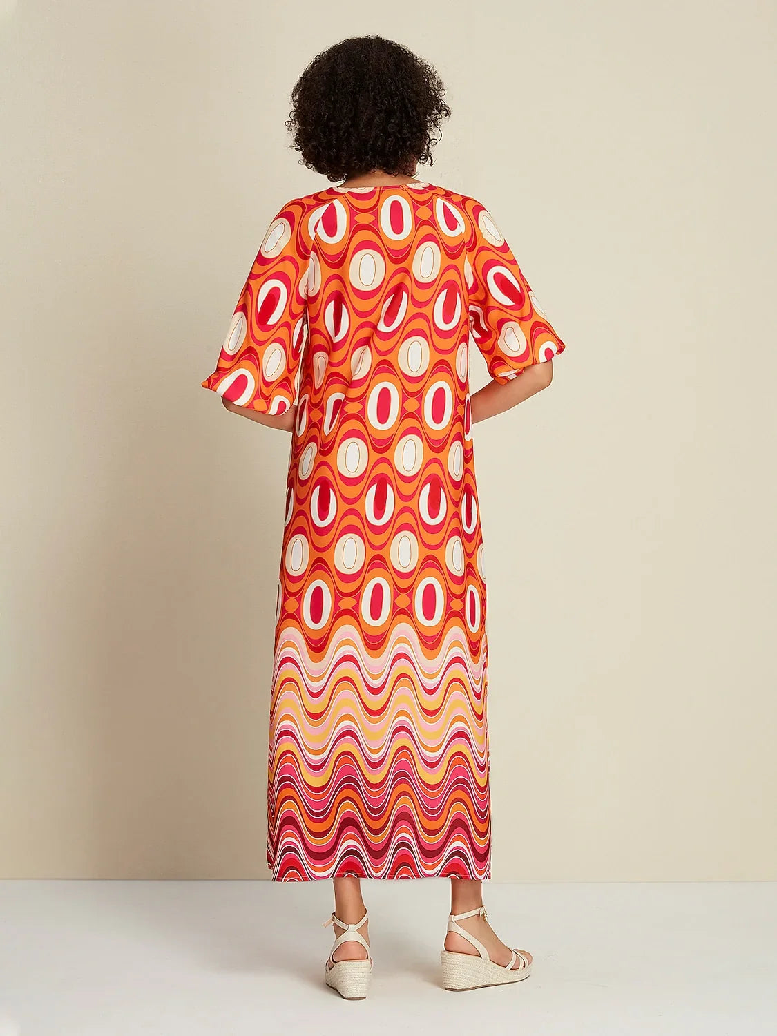 Boho-Style Satin Maxikleid mit Linien und Wellen