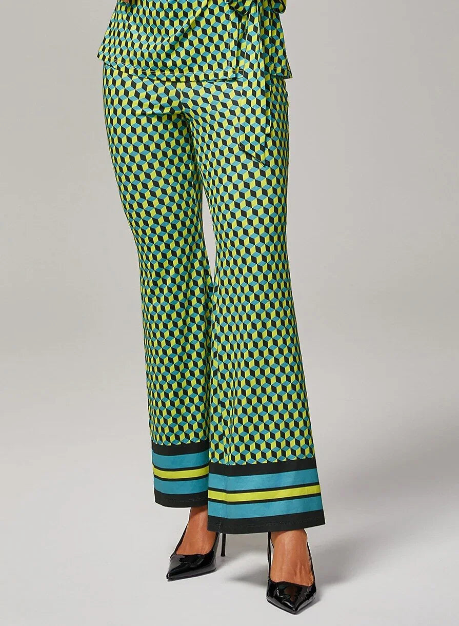 Pantaloni svasati in raso con stampa geometrica verde e alta elasticità