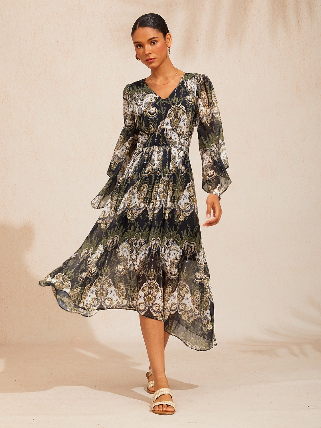 Robe maxi en chiffon à imprimé floral et manches évasées