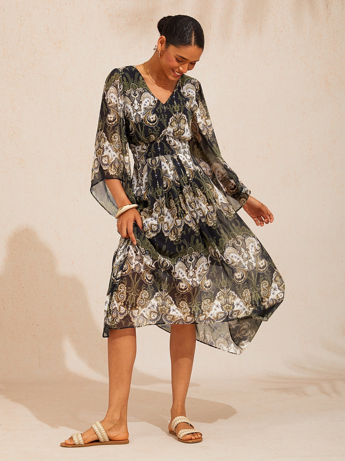 Robe maxi en chiffon à imprimé floral et manches évasées