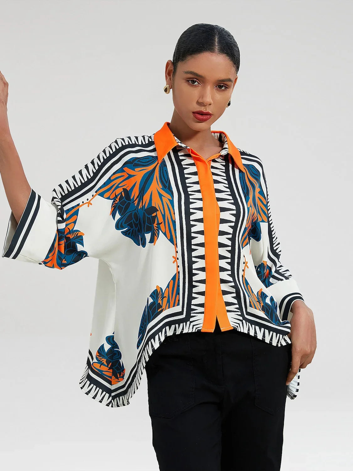 Chemise en satin à col avec imprimé ethnique par impression au bloc