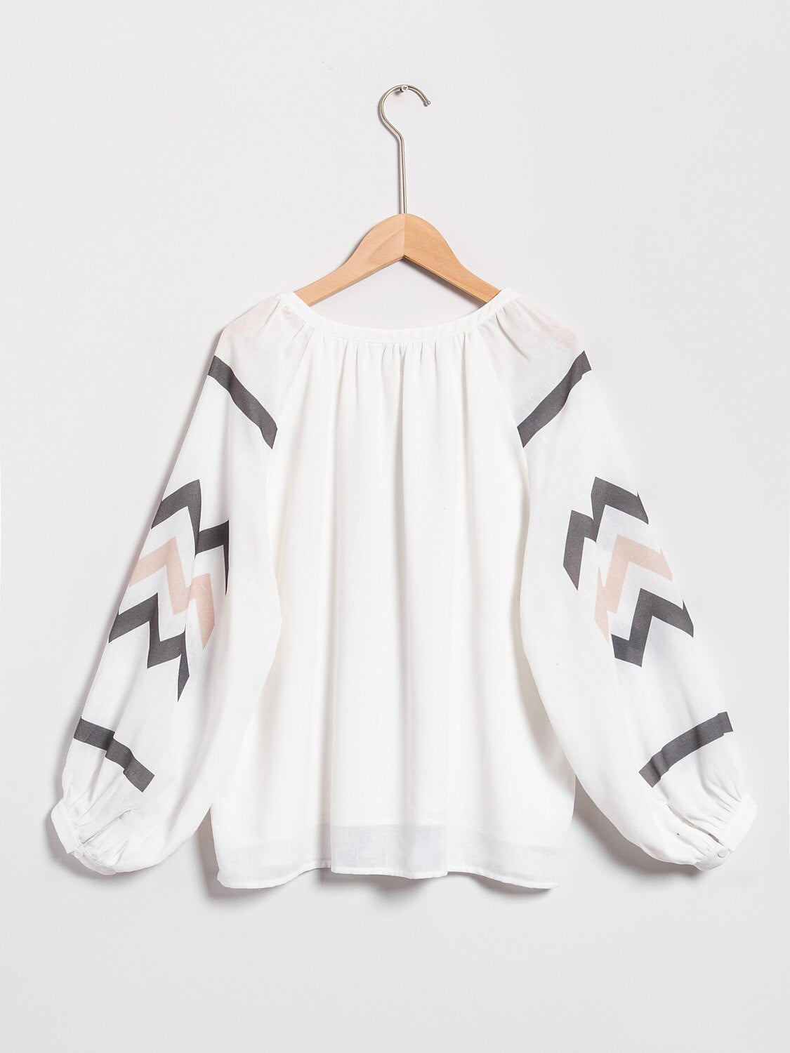Linen-Like Geometric Puff Sleeve V Neck Top