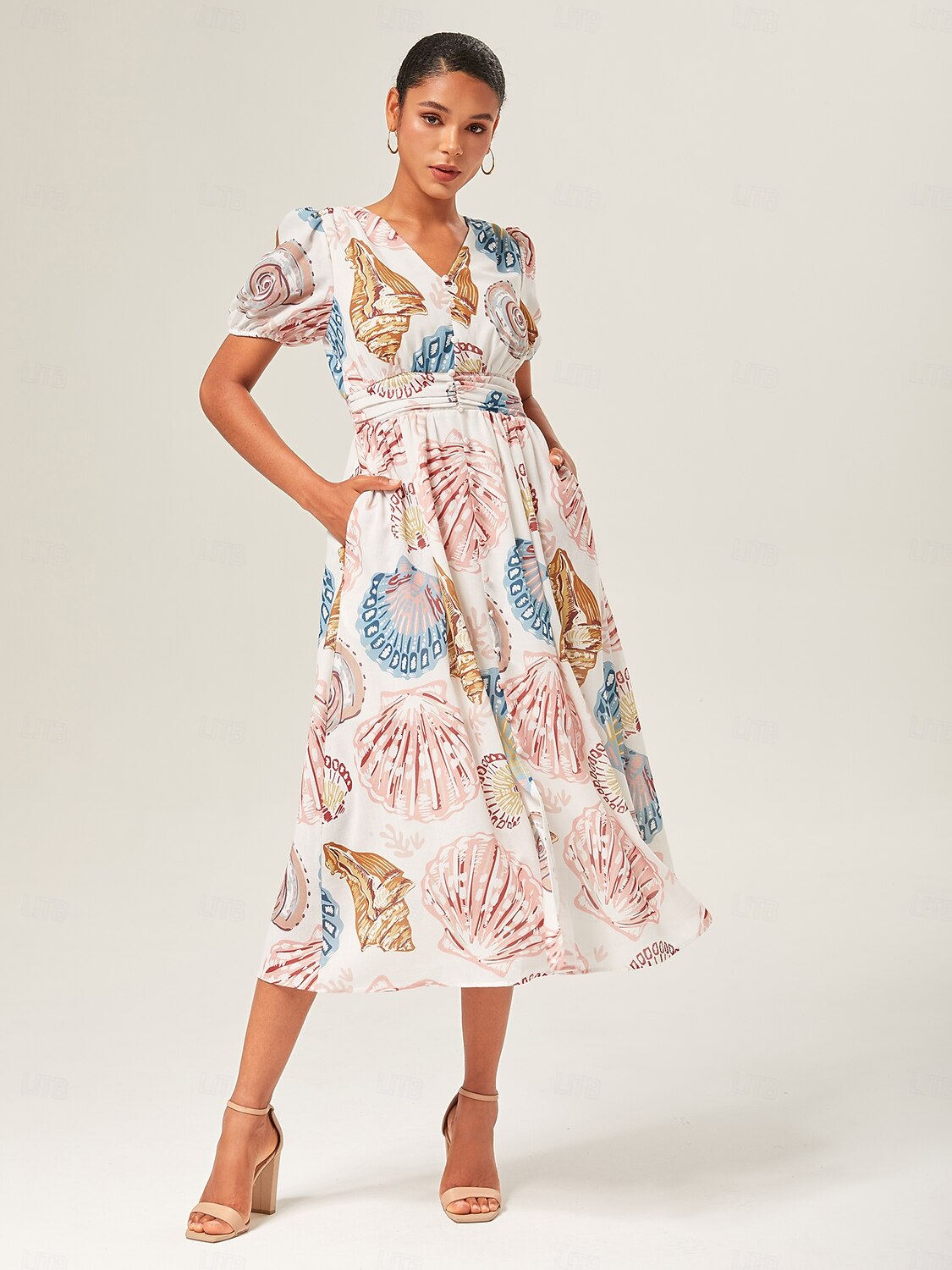 Leinenähnliches, gesmoktes Midikleid mit Muschelmuster