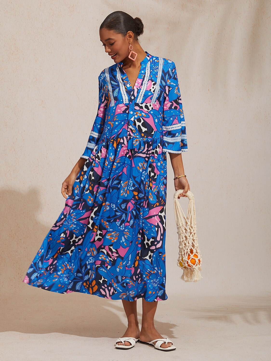 Robe longue en satin soyeux Azure à pois abstraits