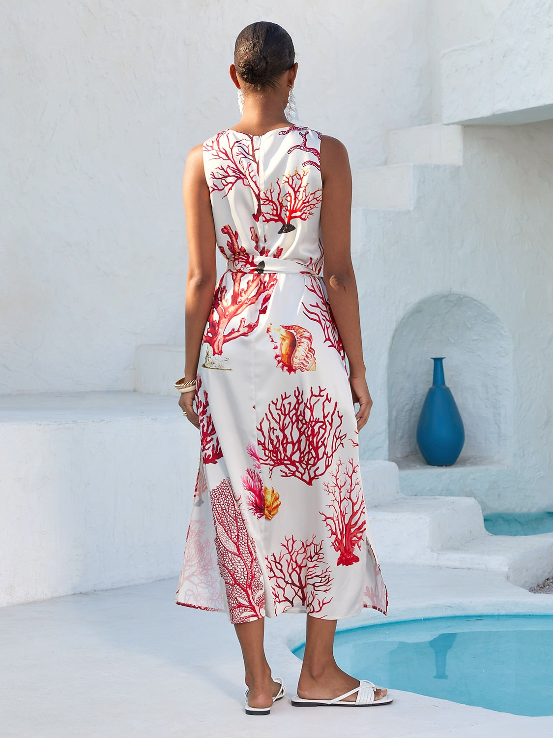 Mattes, ärmelloses Maxikleid aus Satin mit Blumenmuster im Urlaubsstil