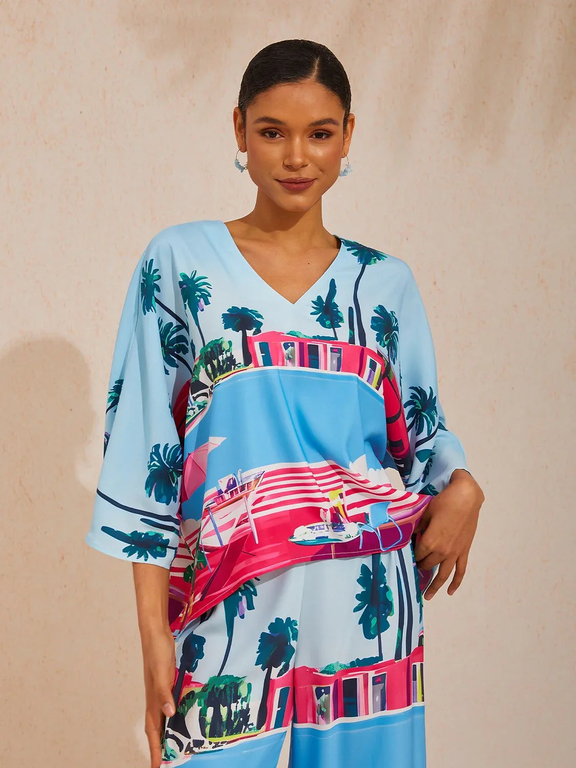 Haut en satin soyeux style chauve souris "Santorini Summer"