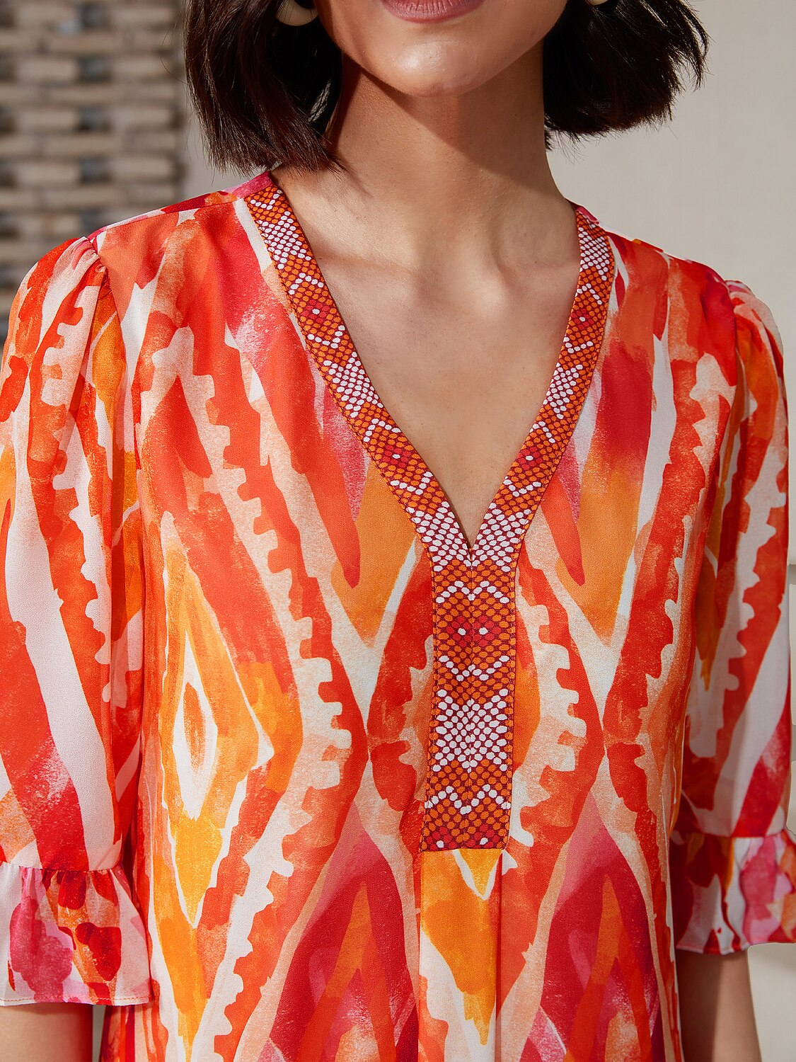 Vestido Midi de Gasa con Estampado Étnico y Cuello en V