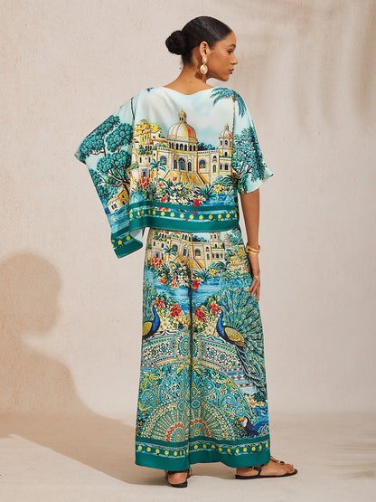 Traumhaftes Oberteil aus seidigem Satin mit Fledermausärmeln und Wildem Hibiskus-Muster